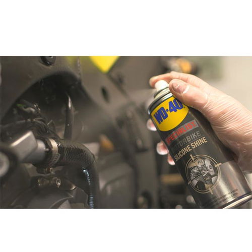 WD40 Silicone Shine 400ml in Use                                                                                                                                                                                                                               