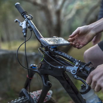 Quad Lock MAG Poncho iPhone 14 Pro