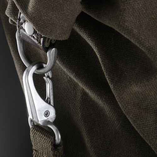Oxford Products Heritage 40ltr Khaki Motorcycle Panniers Clip Detail                                                                                                                                                                                           