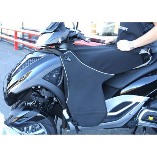 Bagster 7600 Standard Scooter Apron In Use                                                                                                                                                                                                                     