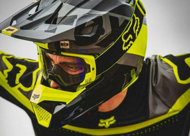 Fox V1 Motocross Helmets